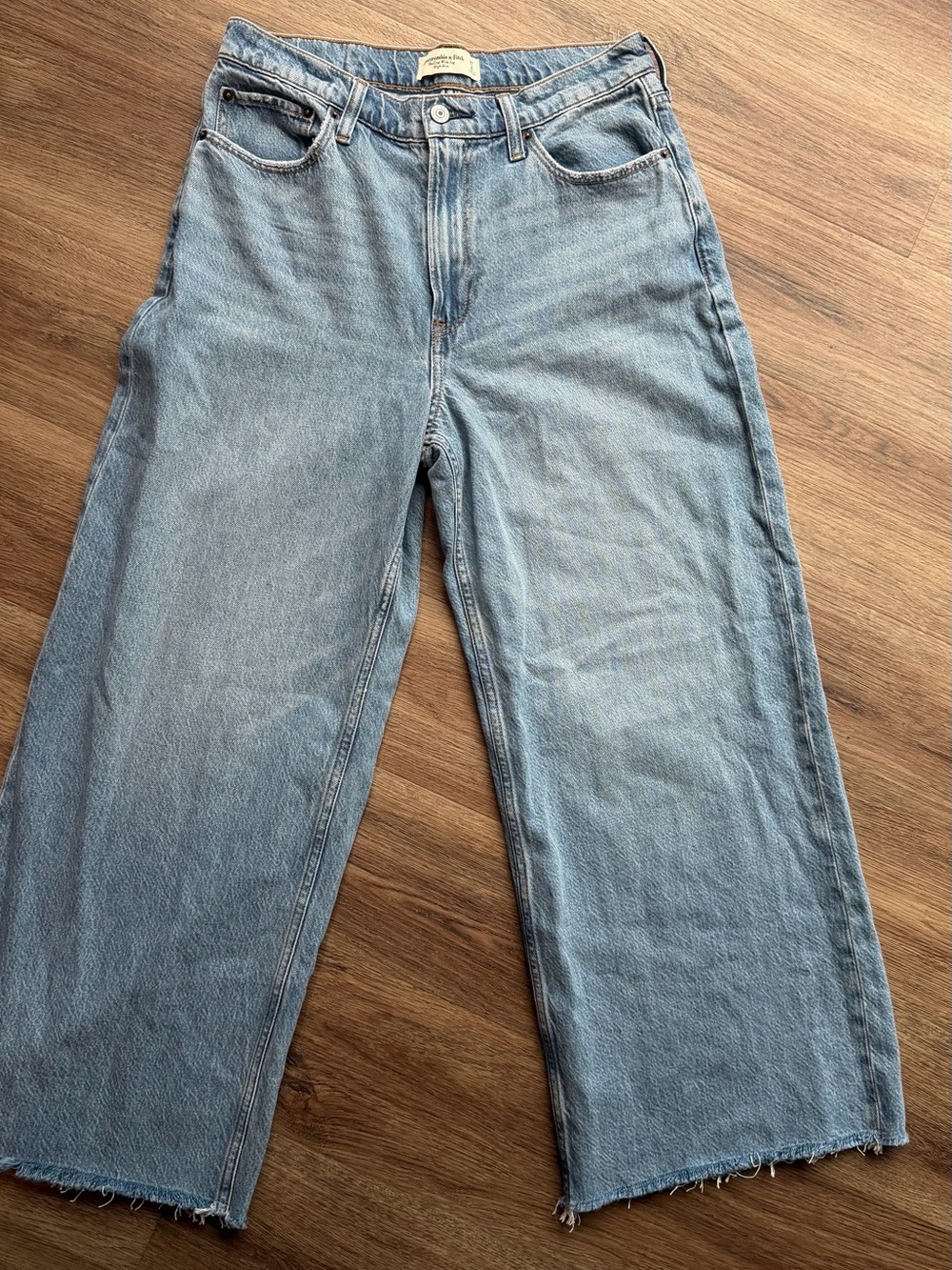 Abercrombie & Fitch Wide Leg Crop Jeans size 4 - Picture 2 of 7
